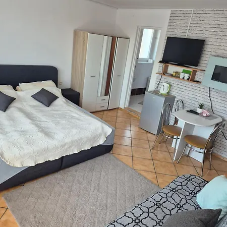 Neptun בית הארחה רבאל