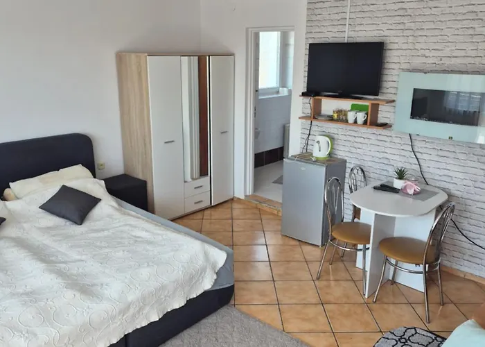 게스트하우스 Neptun 레왈